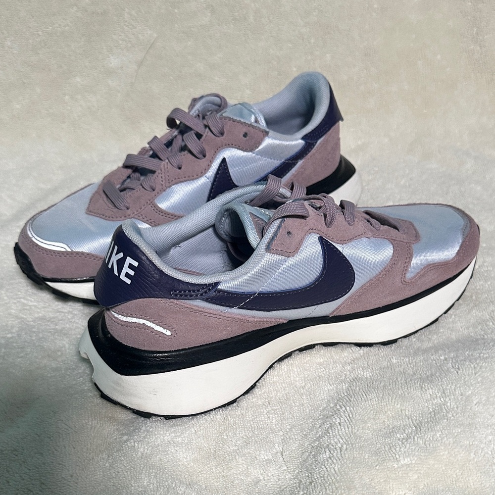 Nike Women's Lavender and Light Blue Sneakers